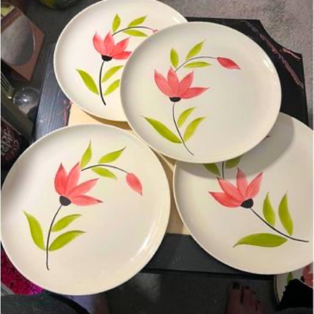 VINTAGE 1958 STETSON CHINA, LINCOLN, IL FLORAL PATTERN Set of 4 Dinner Plates.
